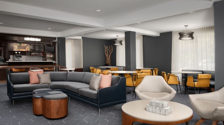 Courtyard by Marriott Dothan Lobby