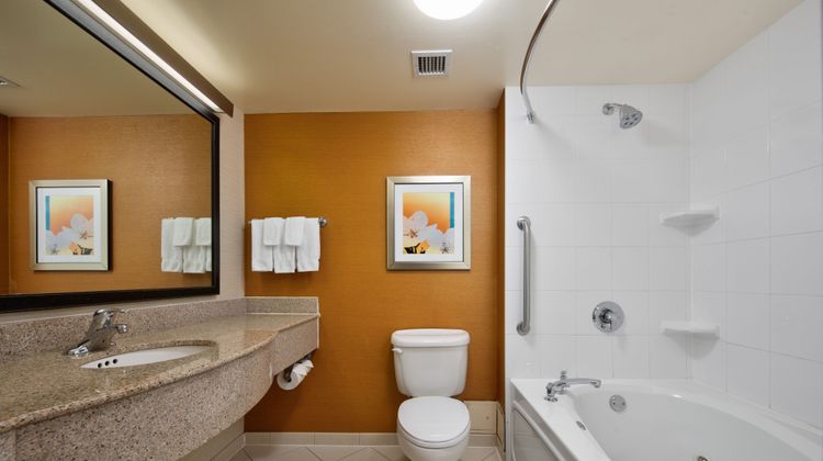 Fairfield Inn & Suites Toronto Airport Room