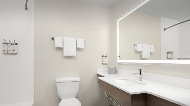Holiday Inn Express & Suites Greensboro Room
