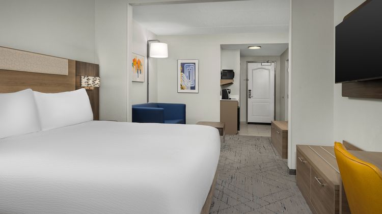 Holiday Inn Express & Suites Greensboro Suite