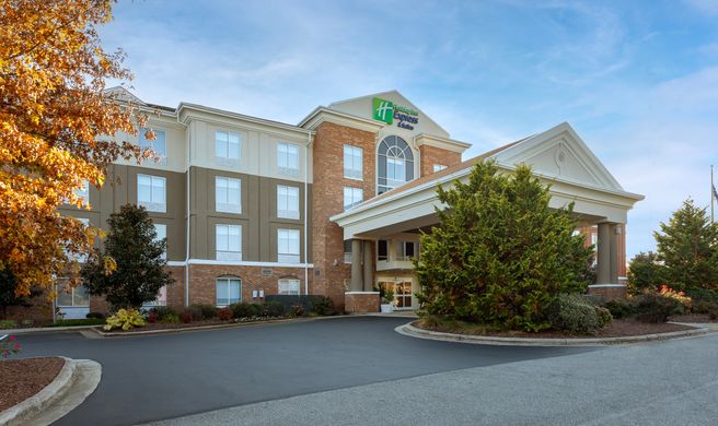 Holiday Inn Express & Suites Greensboro Exterior