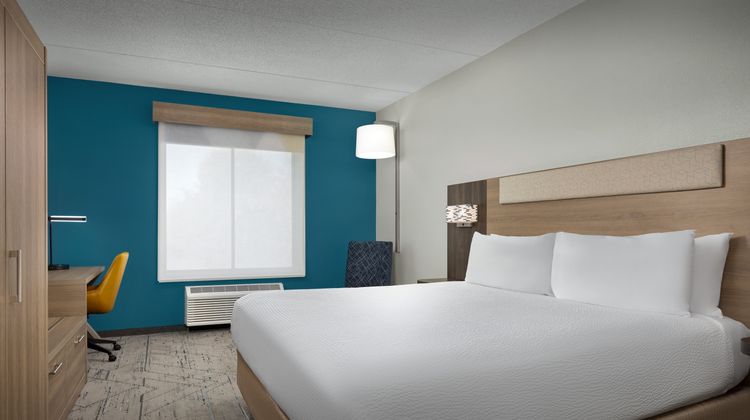 Holiday Inn Express & Suites Greensboro Room