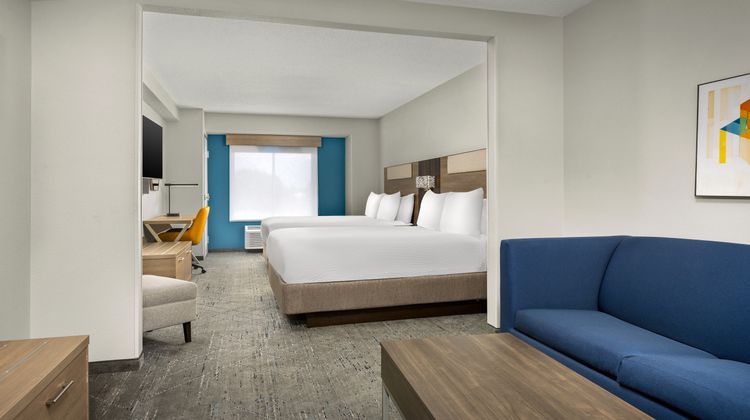 Holiday Inn Express & Suites Greensboro Suite