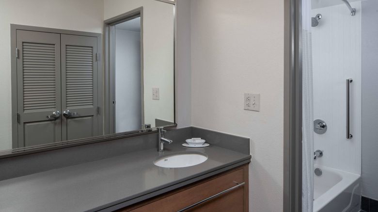 <b>Courtyard New Orleans Covington Room</b>. Images powered by <a href="https://www.leonardoworldwide.com/" title="Leonardo Worldwide" target="_blank">Leonardo</a>.