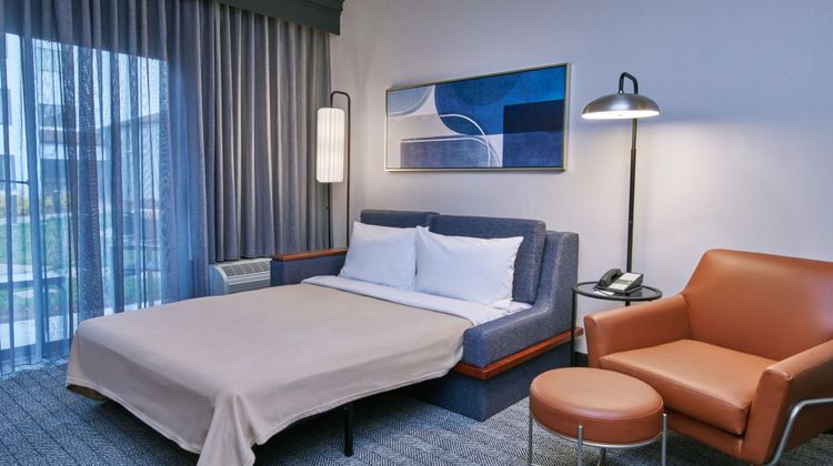Courtyard by Marriott Detroit Livonia Suite
