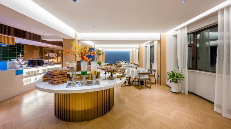 Holiday Inn Express Zhengning Road Restaurant