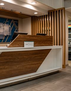 Holiday Inn Express & Suites