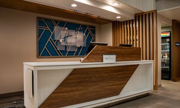 Holiday Inn Express & Suites