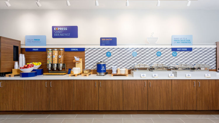 Holiday Inn Express & Suites Tampa Restaurant
