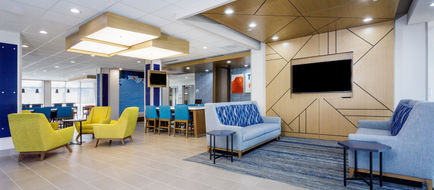 Holiday Inn Express & Suites Tampa Exterior