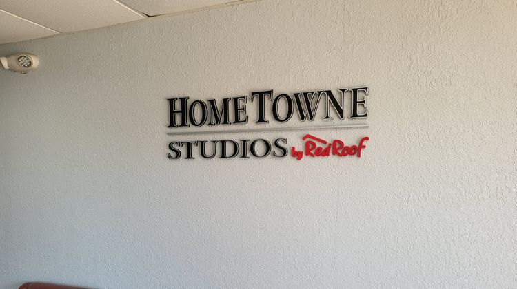 HomeTowne Studios Prattville Lobby