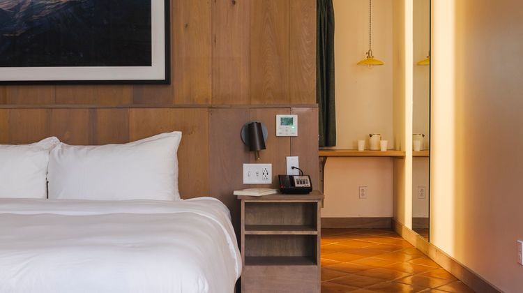 Stagecoach Inn Room