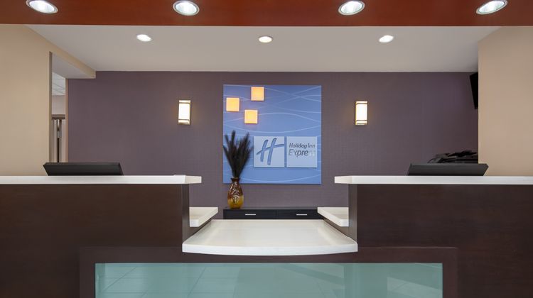 Holiday Inn Express & Suites Barrie Exterior