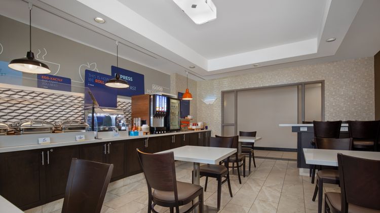 Holiday Inn Express & Suites Barrie Restaurant