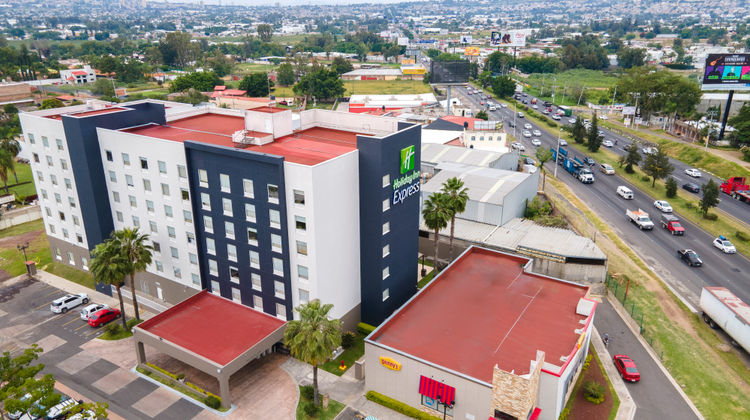 Holiday Inn Express Guadalajara Airport Exterior