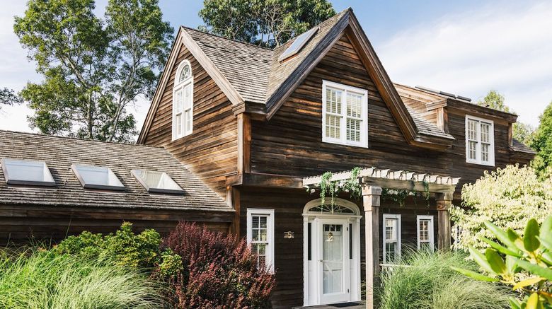 <b>East Hampton Point Hotel Exterior</b>. Images powered by <a href="https://www.leonardoworldwide.com/" title="Leonardo Worldwide" target="_blank">Leonardo</a>.