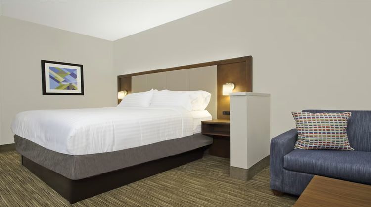 Holiday Inn Express/Suites Columbus N Room