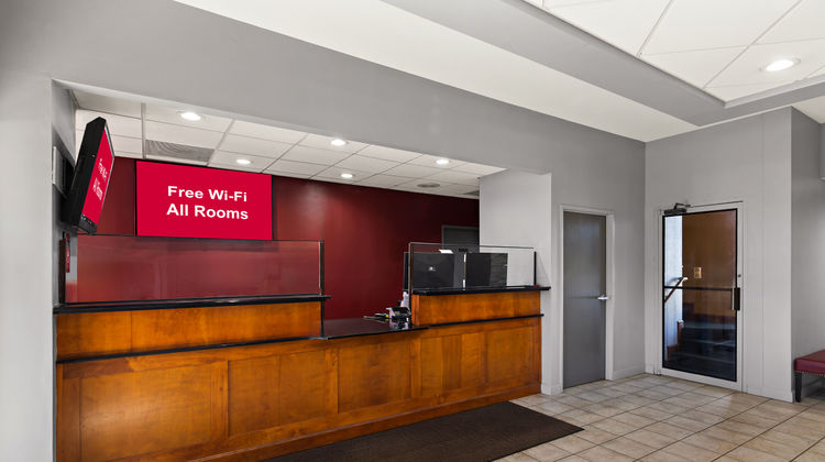 Red Roof Inn & Suites Monroe, NC Lobby