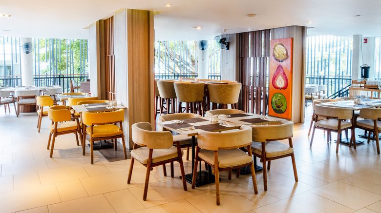 <b>Holiday Inn Resort Phuket Karon Beach Restaurant</b>. Images powered by <a href="https://www.leonardoworldwide.com/" title="Leonardo Worldwide" target="_blank">Leonardo</a>.