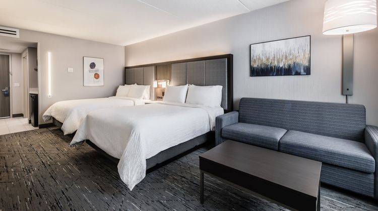 Holiday Inn Express & Stes Airport South Room