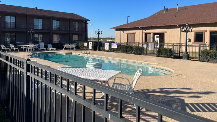 Red Roof Inn & Suites Sulphur Springs Pool