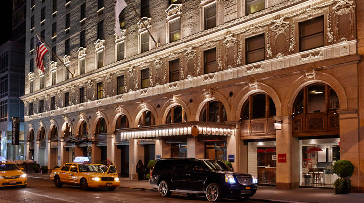 Paramount Hotel Exterior