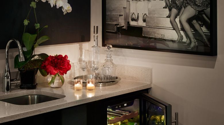 <b>Paramount Hotel Suite</b>. Images powered by <a href="https://www.leonardoworldwide.com/" title="Leonardo Worldwide" target="_blank">Leonardo</a>.