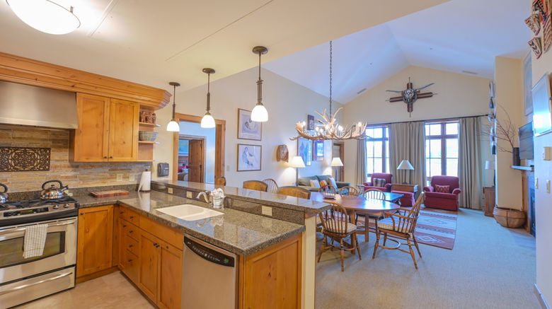 <b>The Lodge at Mountaineer Square Room</b>. Images powered by <a href="https://www.leonardoworldwide.com/" title="Leonardo Worldwide" target="_blank">Leonardo</a>.