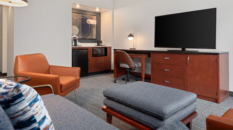 <b>Courtyard Chicago Waukegan/Gurnee Room</b>. Images powered by <a href="https://www.leonardoworldwide.com/" title="Leonardo Worldwide" target="_blank">Leonardo</a>.