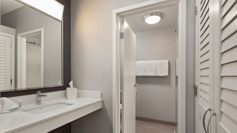 <b>Courtyard Chicago Waukegan/Gurnee Room</b>. Images powered by <a href="https://www.leonardoworldwide.com/" title="Leonardo Worldwide" target="_blank">Leonardo</a>.