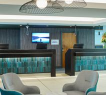 Courtyard London Gatwick Airport Lobby