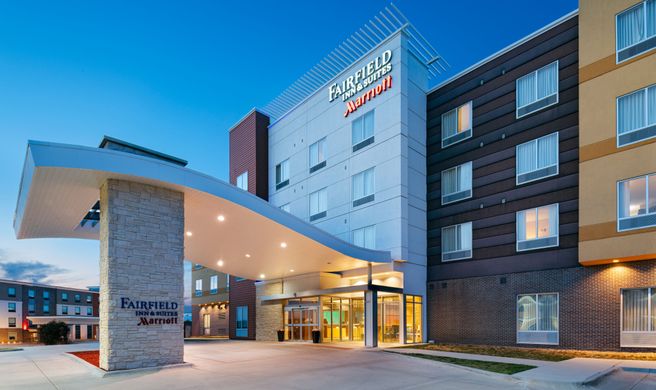 Fairfield Inn & Suites Lincoln Airport Exterior