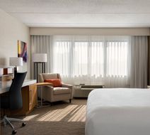 Delta Hotels by Marriott Utica Room