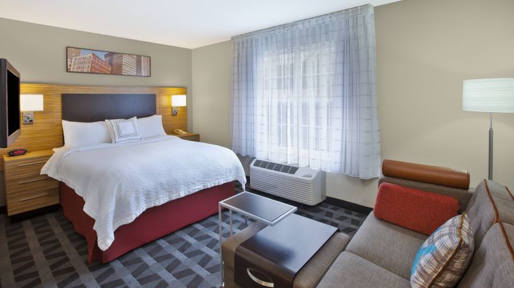 TownePlace Suites Milwaukee Brookfield Suite