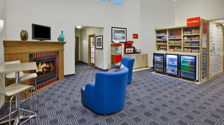 TownePlace Suites Milwaukee Brookfield Lobby