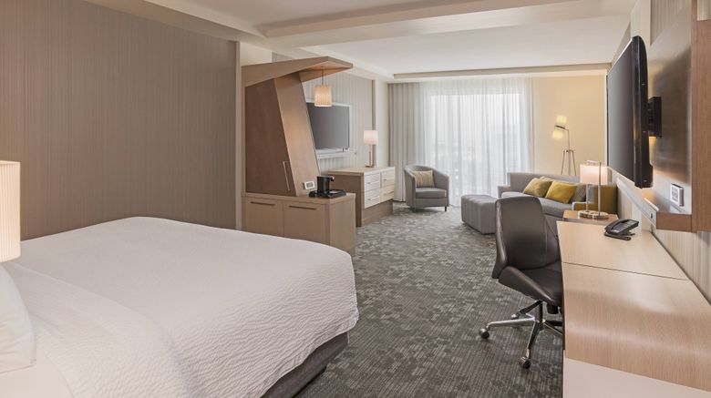 <b>Courtyard by Marriott Burlington Suite</b>. Images powered by <a href="https://www.leonardoworldwide.com/" title="Leonardo Worldwide" target="_blank">Leonardo</a>.