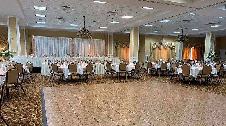 <b>Town & Country Inn & Suites Ballroom</b>. Images powered by <a href="https://www.leonardoworldwide.com/" title="Leonardo Worldwide" target="_blank">Leonardo</a>.