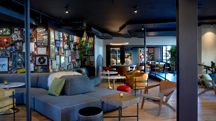 Hotel Ziggy on Sunset Lobby
