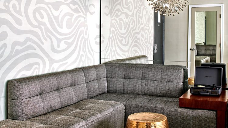Hotel Ziggy on Sunset Room
