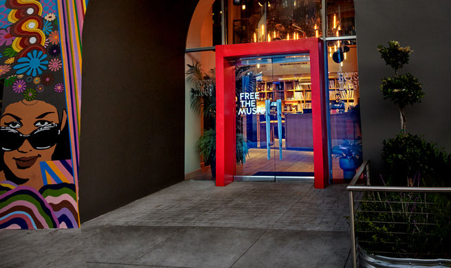 Hotel Ziggy on Sunset Exterior