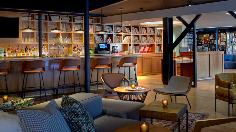 Hotel Ziggy on Sunset Lobby
