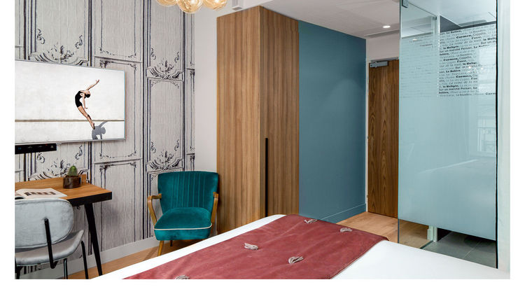 Lyric Opera Hotel Paris Room