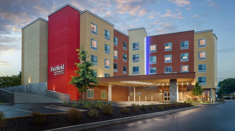 Fairfield Inn & Suites-University Area Exterior