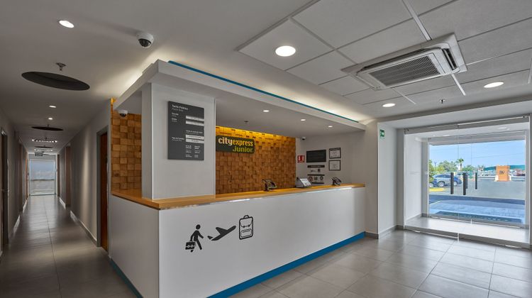 City Express Junior by Marriott Lobby