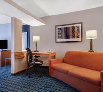 Fairfield Inn-Suites Detroit Metro Arpt Room