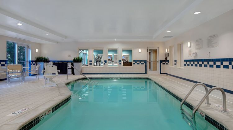 Fairfield Inn-Suites Detroit Metro Arpt Pool