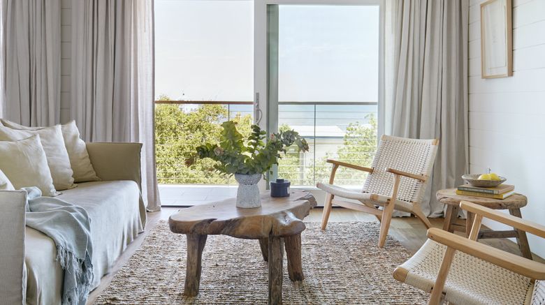 <b>Surfrider Hotel Malibu Room</b>. Images powered by <a href="https://www.leonardoworldwide.com/" title="Leonardo Worldwide" target="_blank">Leonardo</a>.