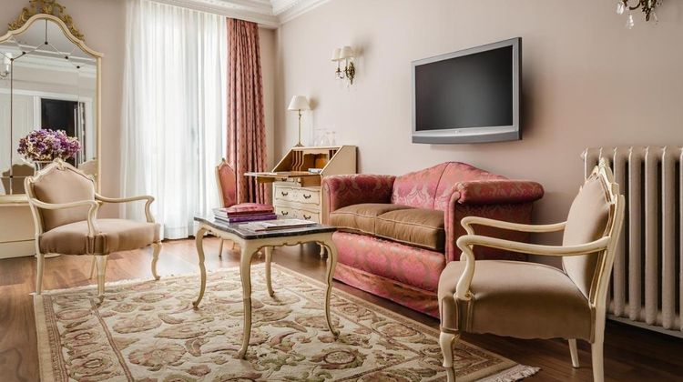 Gran Hotel La Perla Room