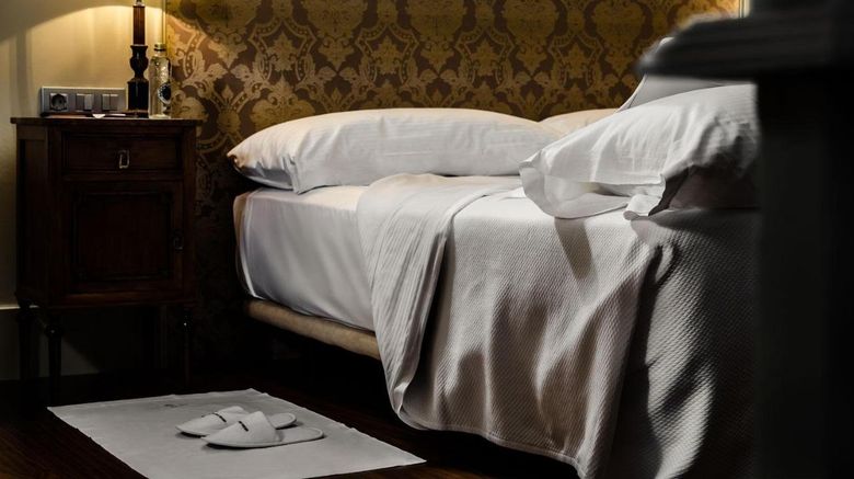 <b>Gran Hotel La Perla Room</b>. Images powered by <a href="https://www.leonardoworldwide.com/" title="Leonardo Worldwide" target="_blank">Leonardo</a>.