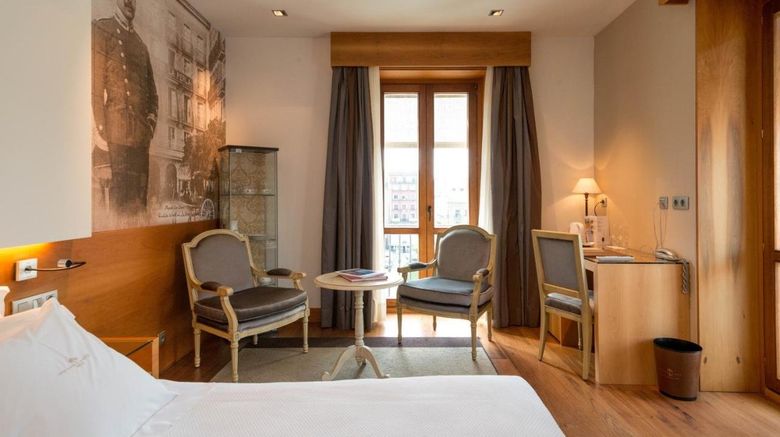 <b>Gran Hotel La Perla Room</b>. Images powered by <a href="https://www.leonardoworldwide.com/" title="Leonardo Worldwide" target="_blank">Leonardo</a>.